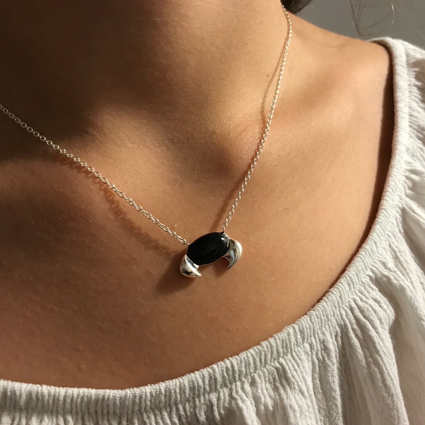 Collana argento con granchio smalto nero