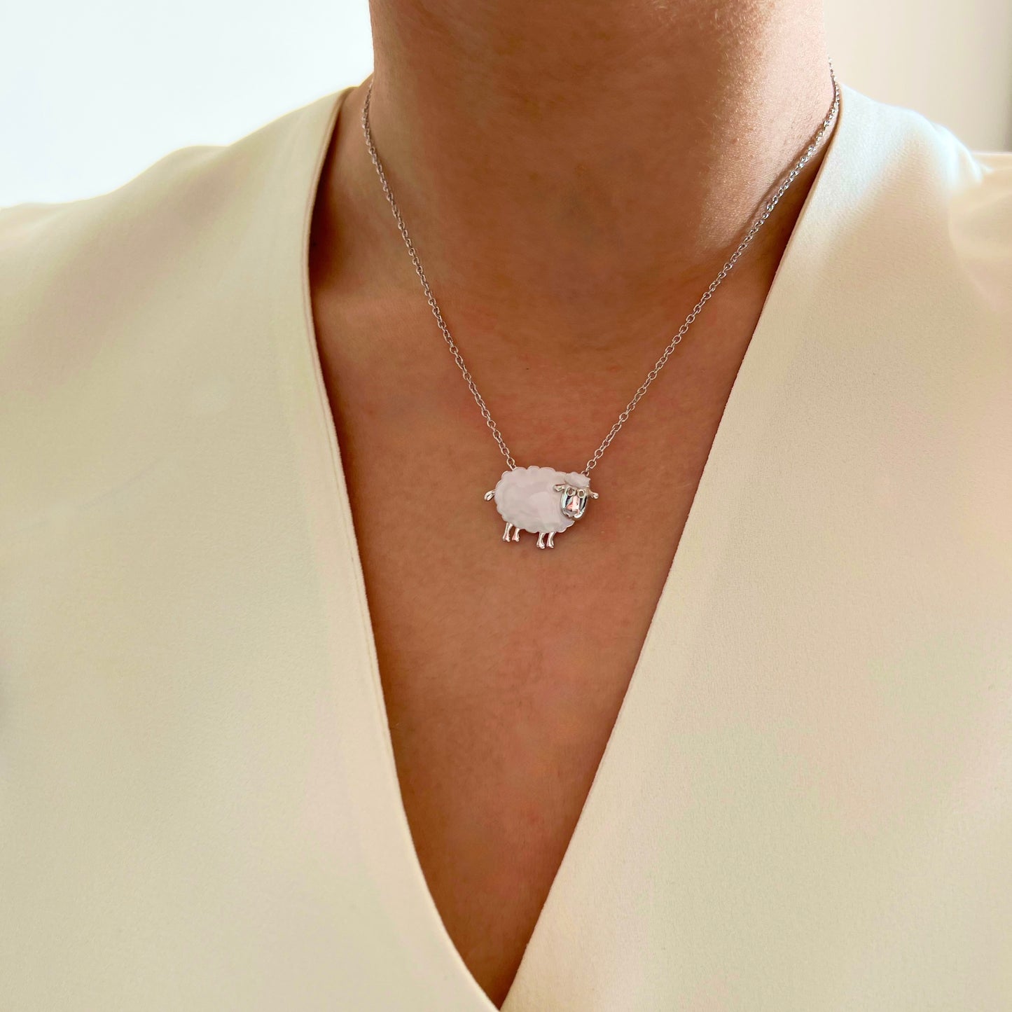 Collana argento con pecorella smalto bianco