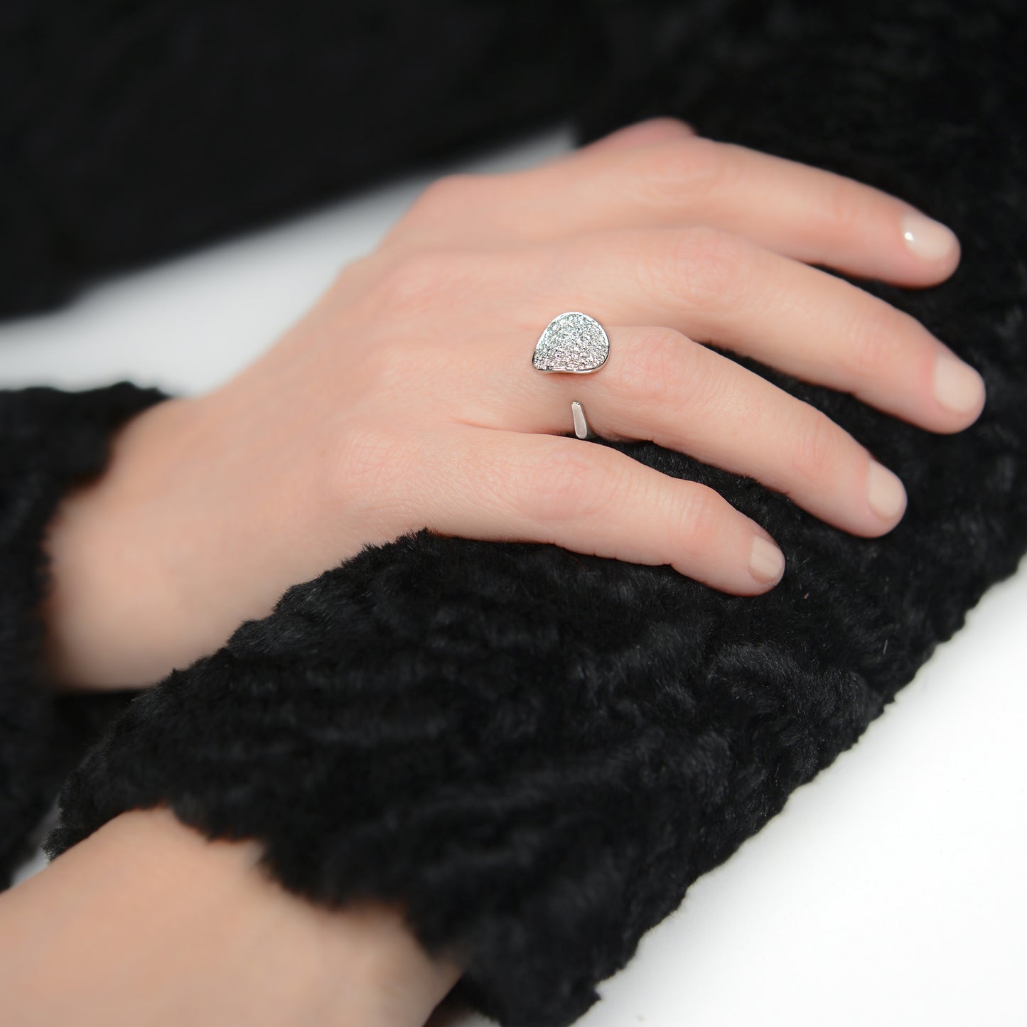 Anello oro bianco e brillanti