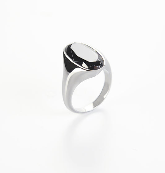 Cocktail ring in silver and black zircon
