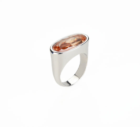 Signet ring in silver and champagne zircon