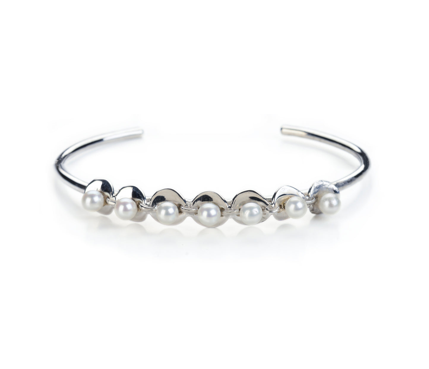 Open cuff bracelet in sterling silver and pearls
