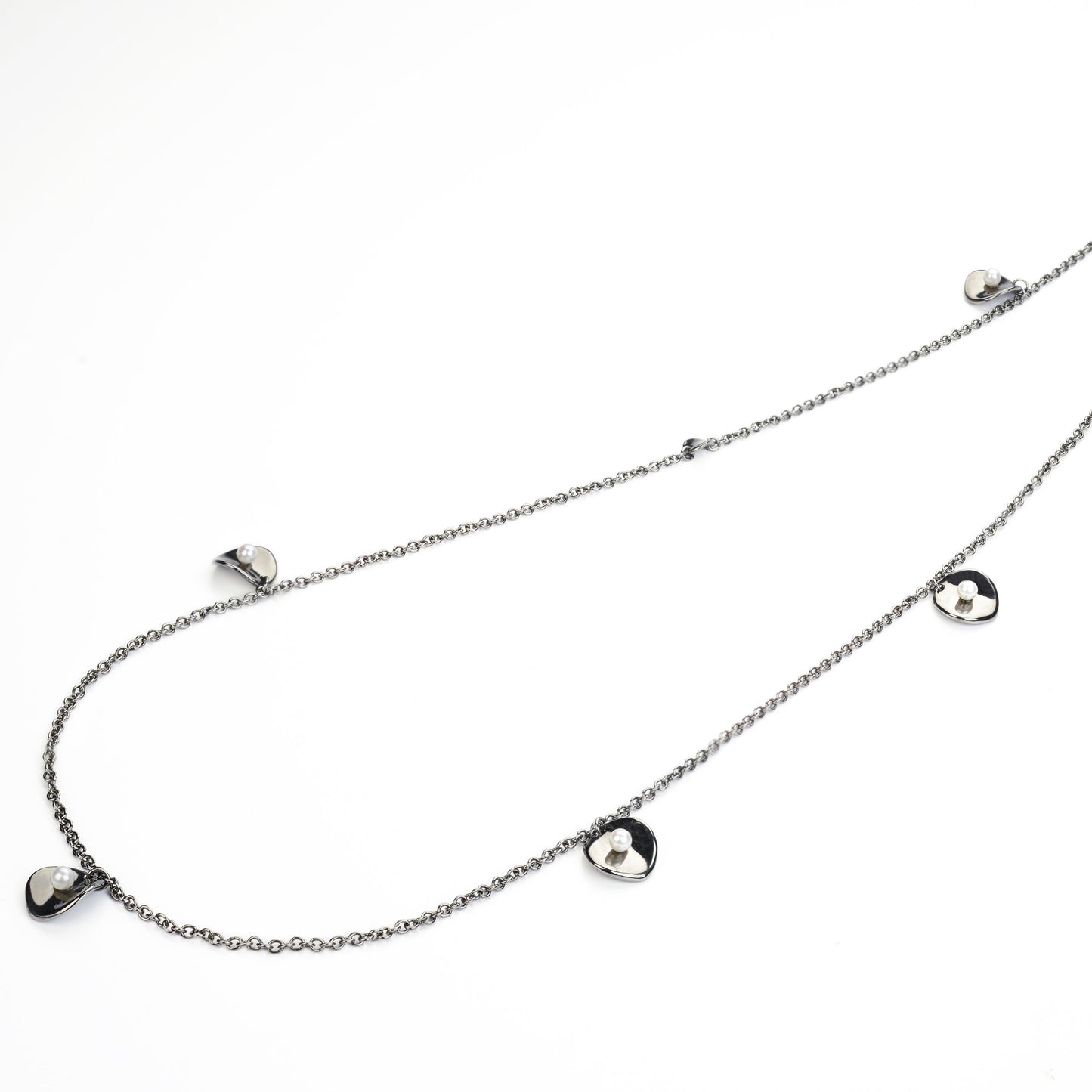 Long gold necklace with pearls