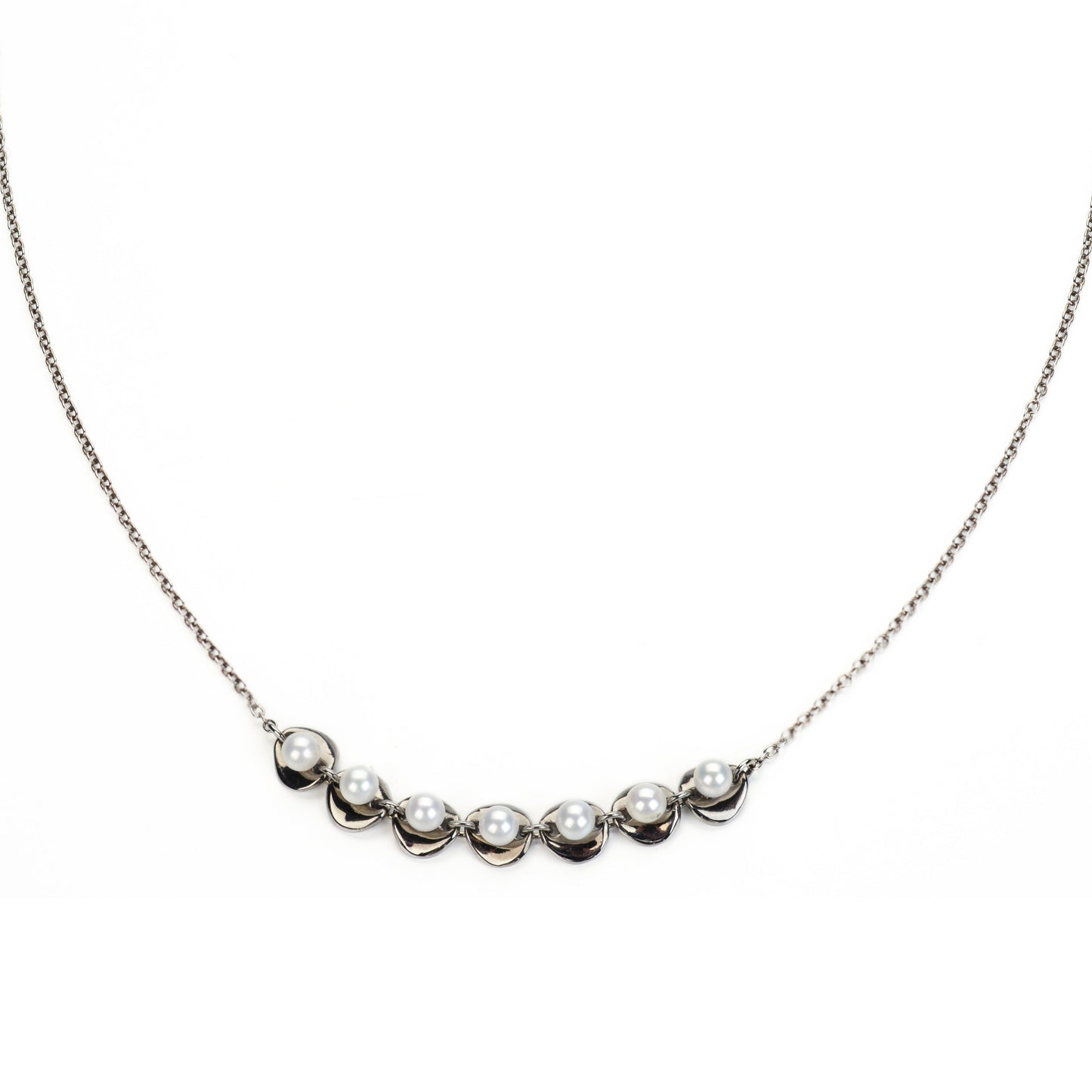 Silver necklace with little pearls