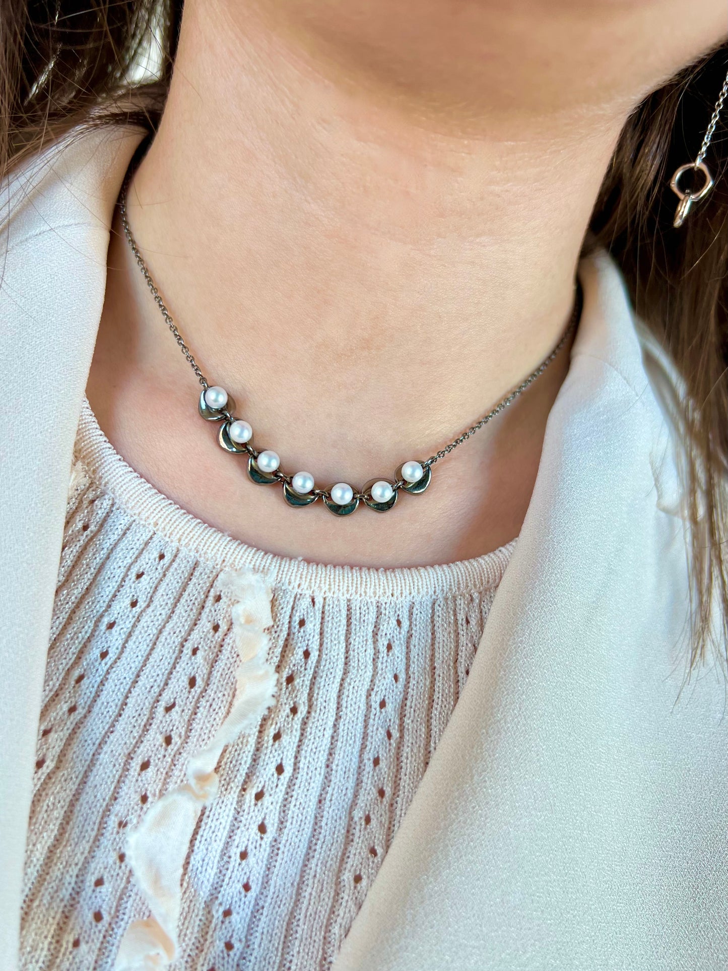 Silver necklace with little pearls