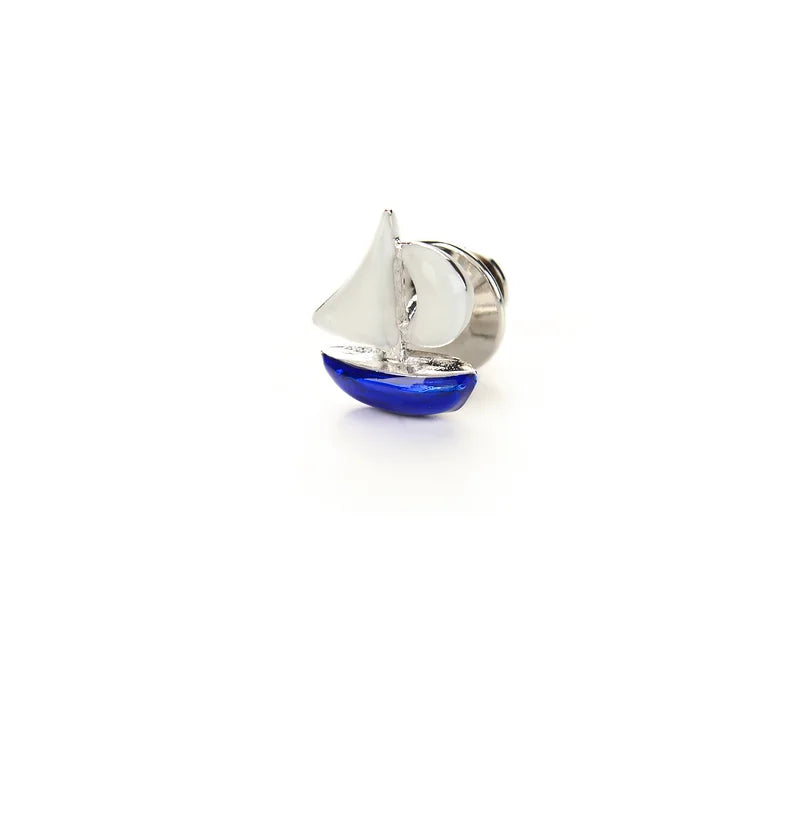 Sail boat pin in sterling silver and enamel