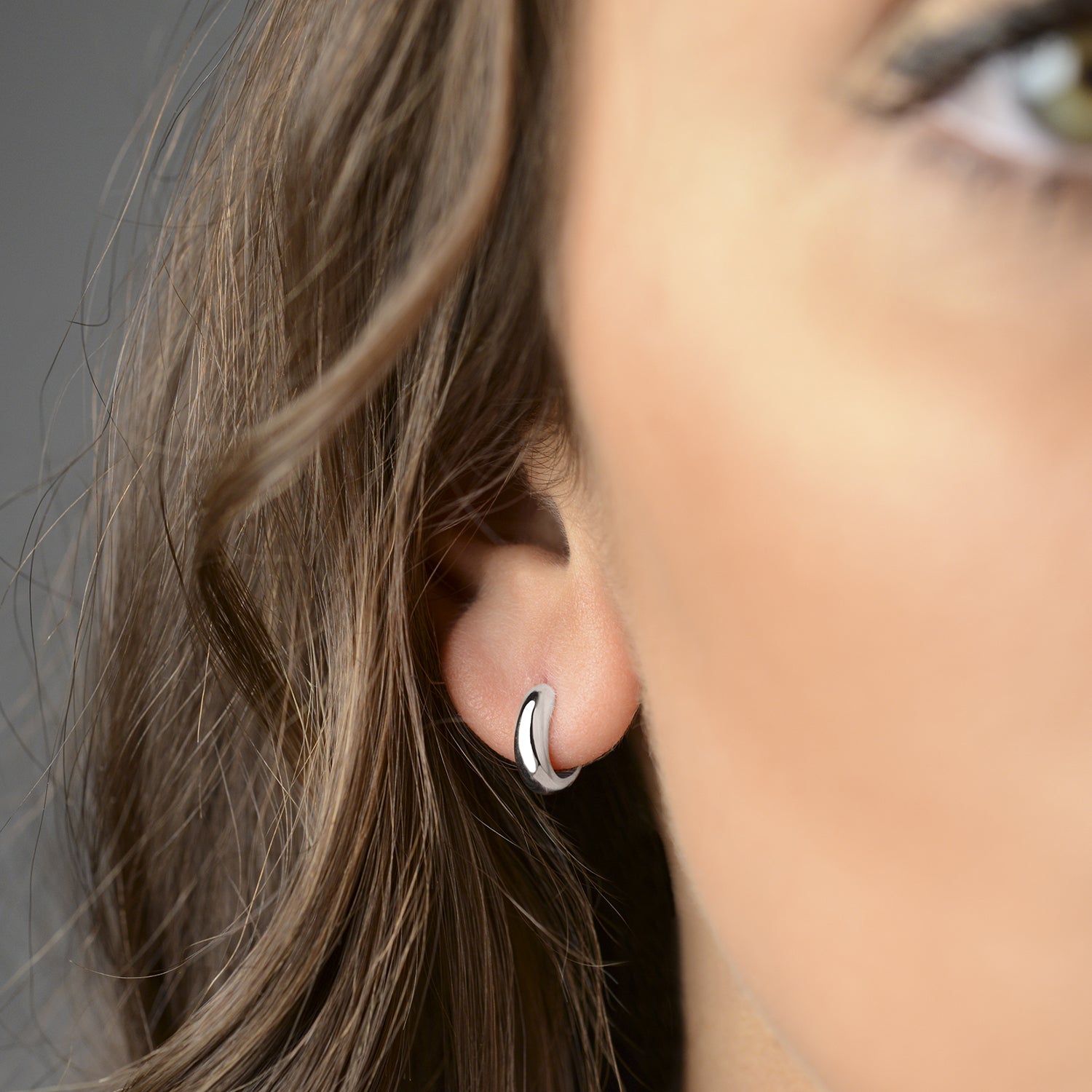 Orecchini a cerchio oro bianco – Joyful Silvia Gagliardini