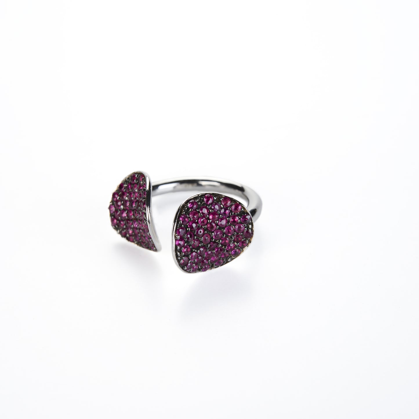 Open cuff ring in white gold and rubies