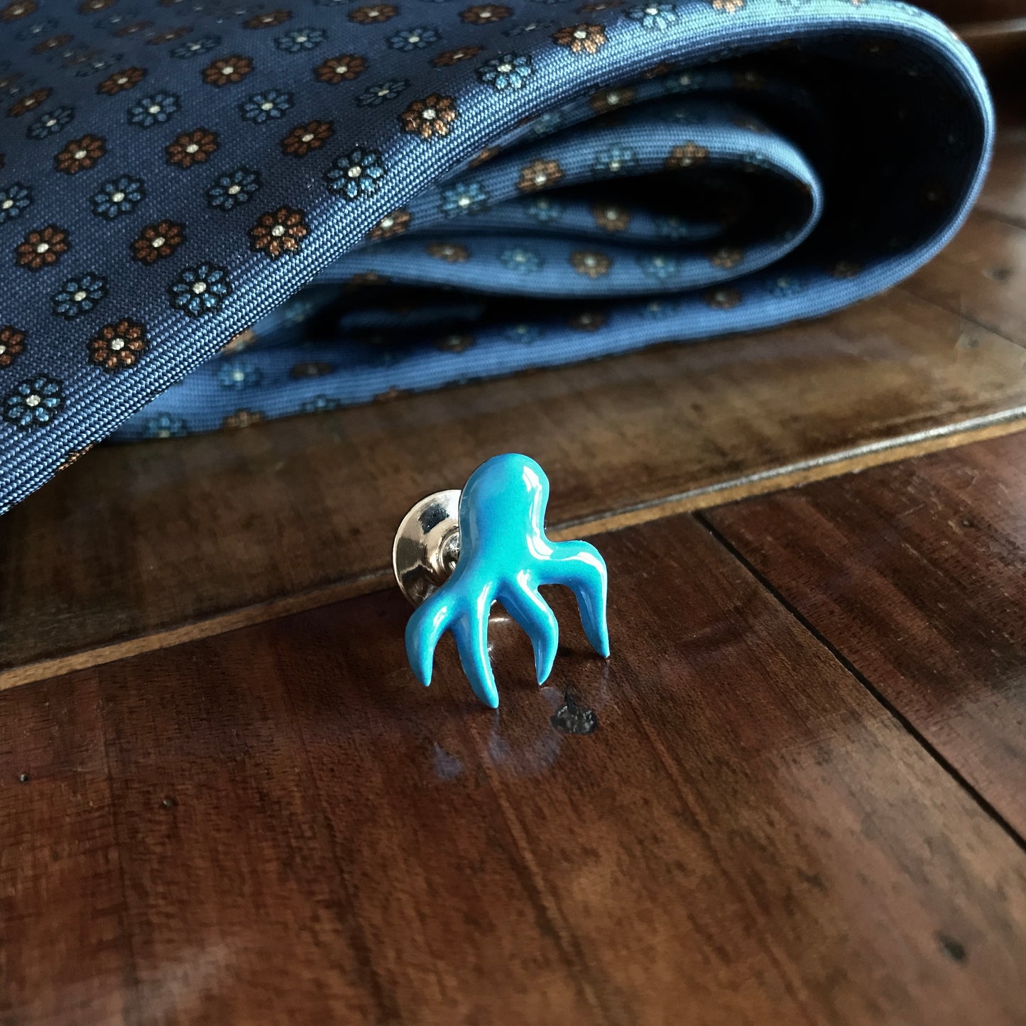 Octopus pin in sterling silver and enamel