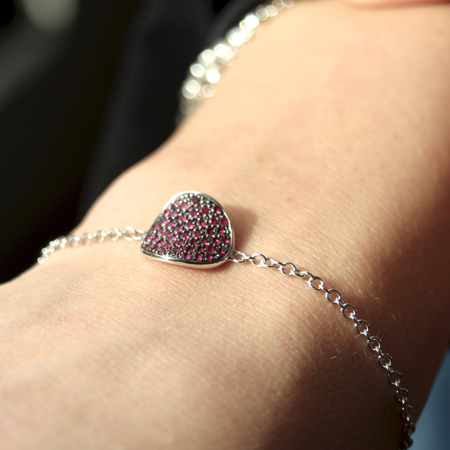 Bracelet with little petal in white gold and rubies