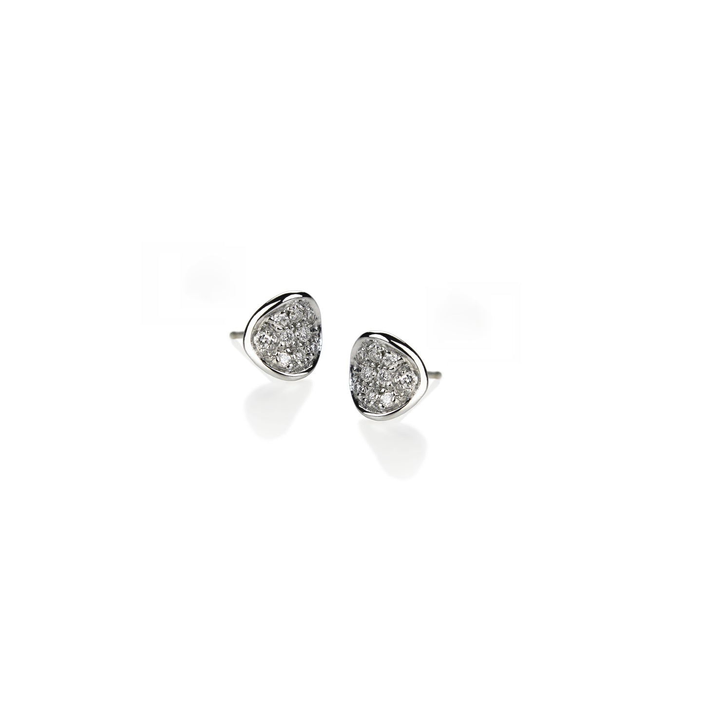 Studs earrings in gold and diamonds pavè